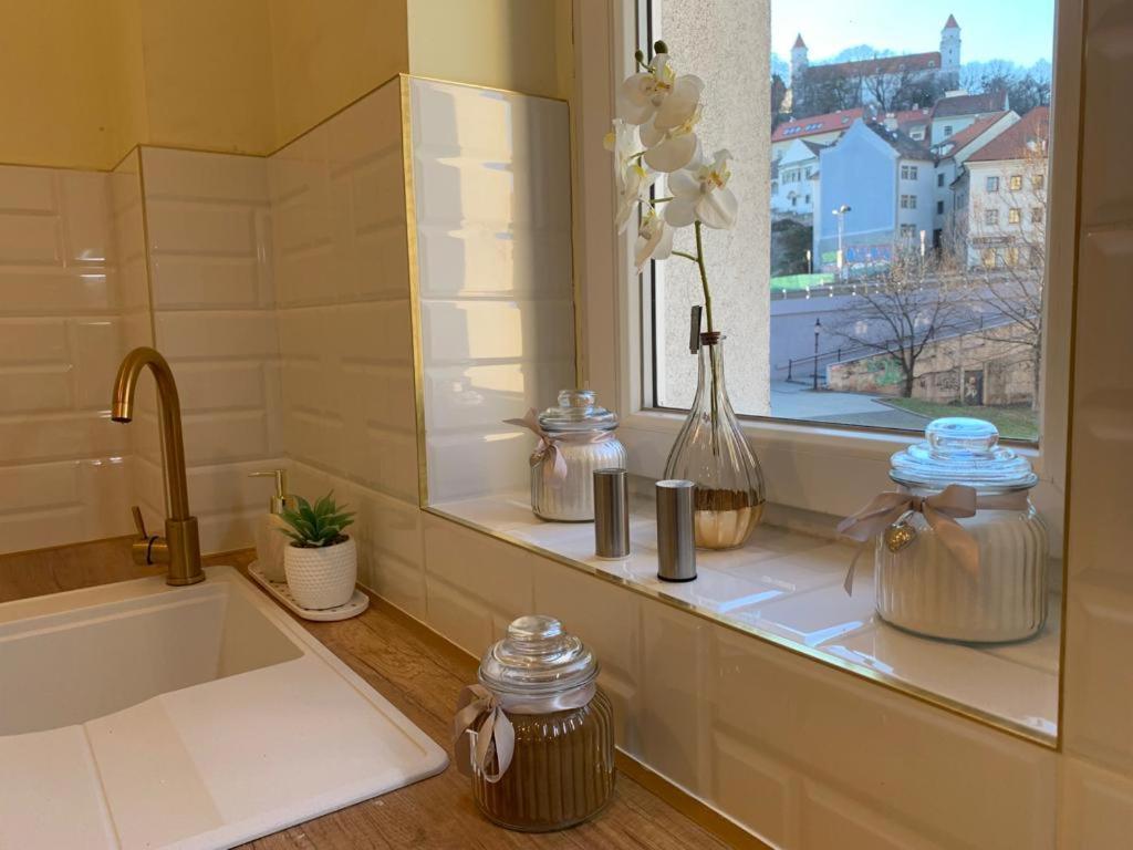 New Oldtown Apartment Near St Martin Cathedral, Ac, Balcony براتسيلافا المظهر الخارجي الصورة